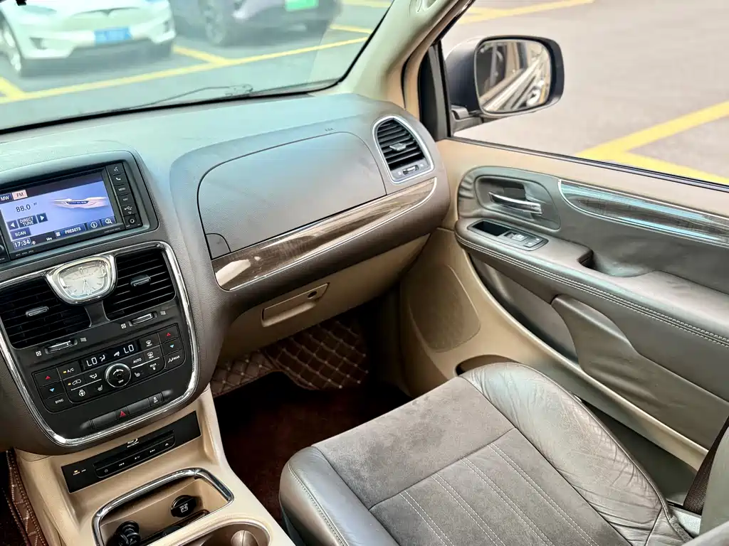 Chrysler Grand Voyager (Import) — миниатюра 21