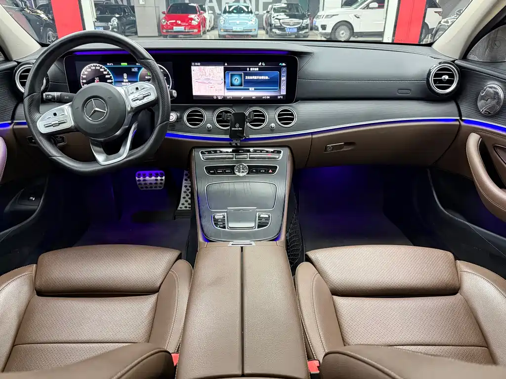 Mercedes-Benz E-Class — миниатюра 17