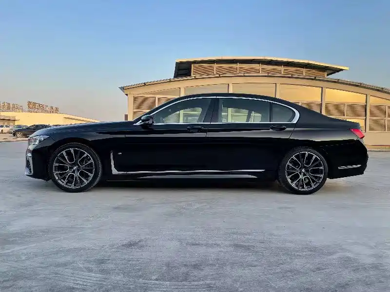 BMW 7 Series — миниатюра 9