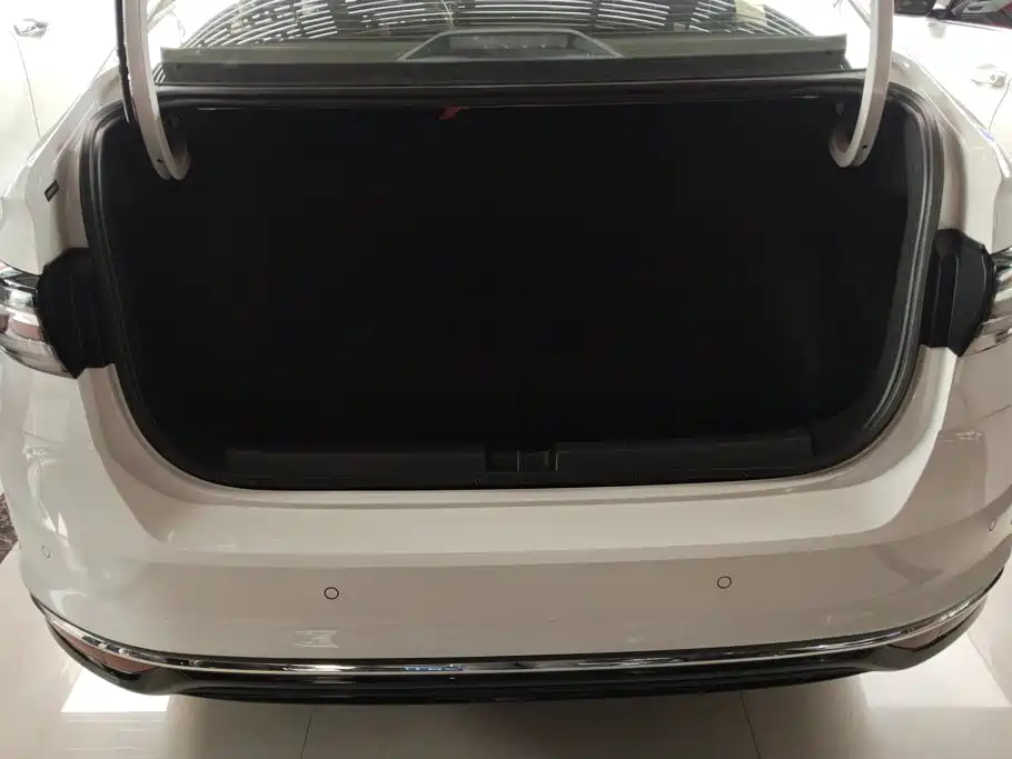 Volkswagen Lavida — миниатюра 4