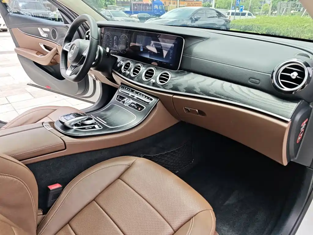 Mercedes-Benz E-Class — миниатюра 4