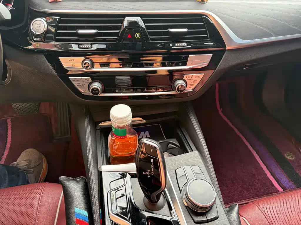 BMW 5 Series — миниатюра 10