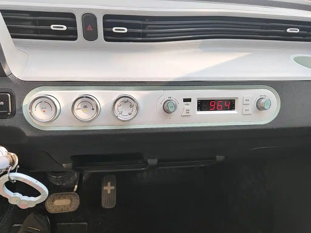 Wuling MINIEV — миниатюра 13