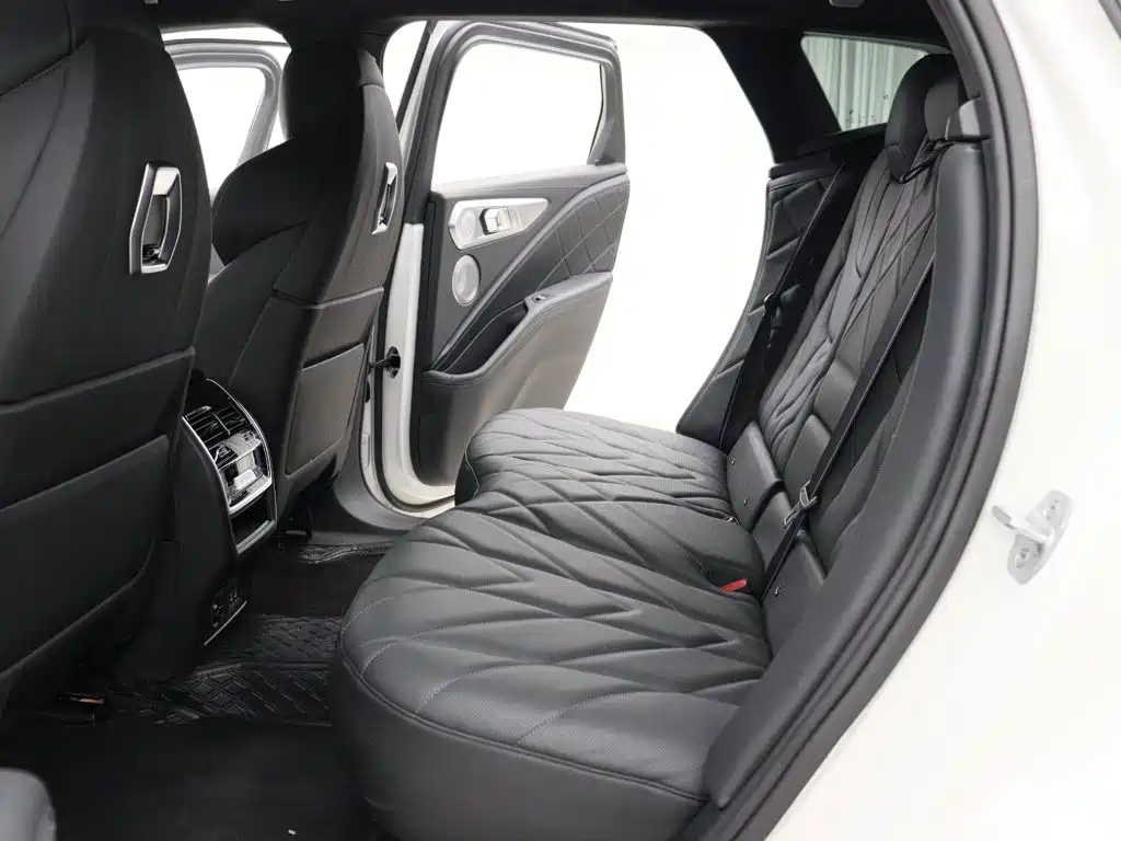 BMW XM — миниатюра 7