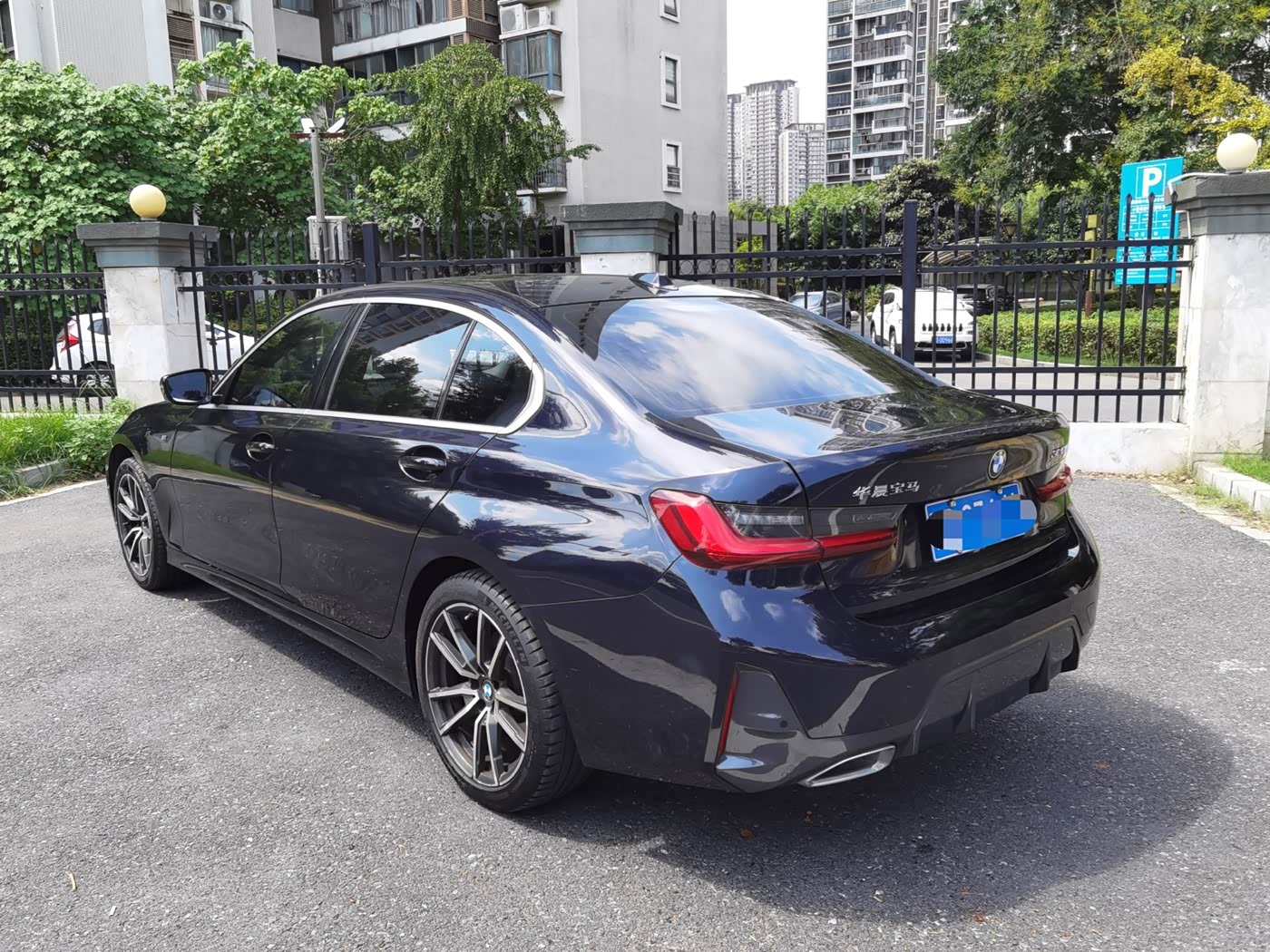 BMW 3 Series 2.0 л 2023 г. Чёрный, пробег 43000 км