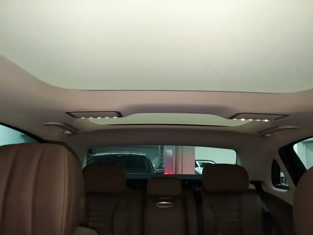 Mercedes-Benz E-Class — миниатюра 18