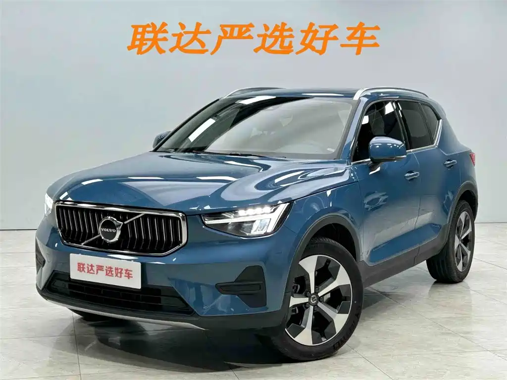 Volvo XC40 2023 B4 Luxury