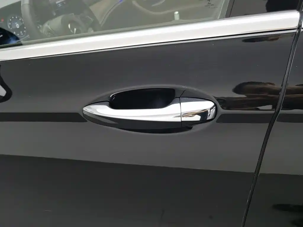 Mercedes-Benz E-Class — миниатюра 18