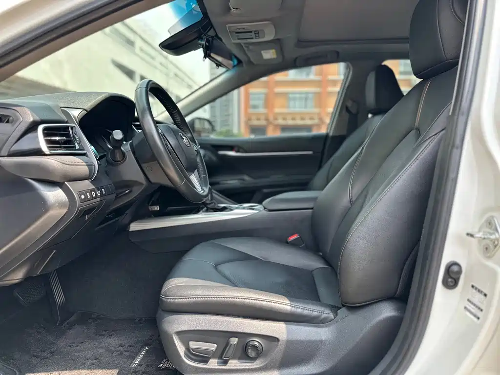 Toyota Camry — миниатюра 7