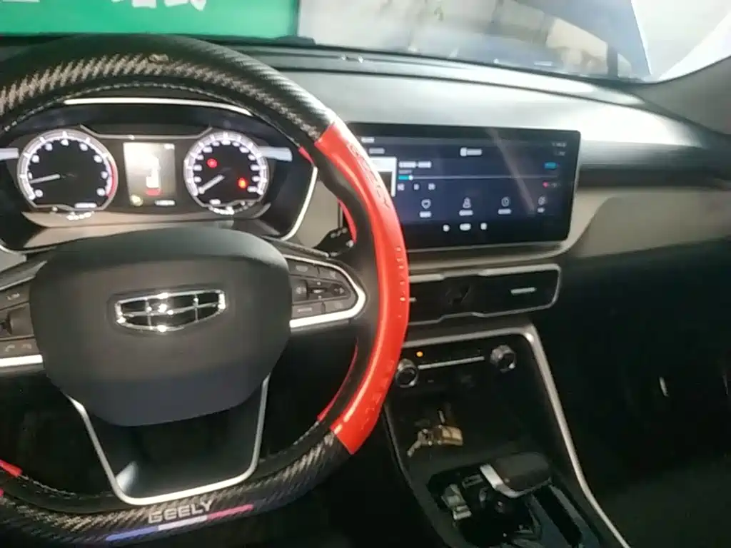Geely Binyue — миниатюра 10