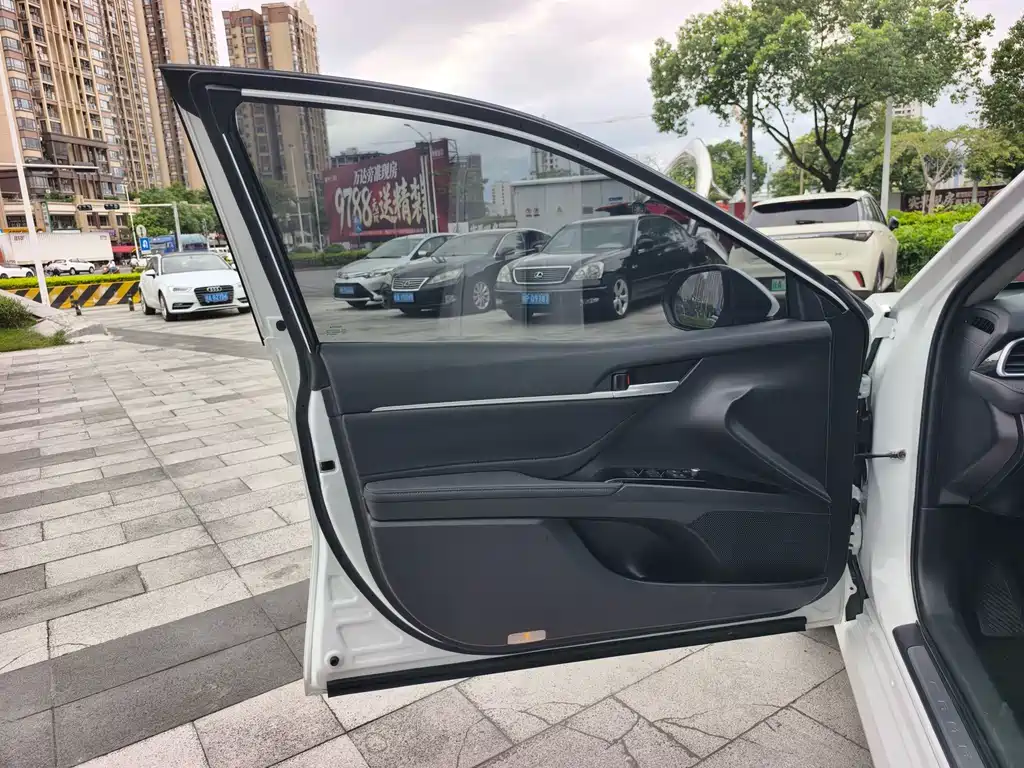 Toyota Camry — миниатюра 9