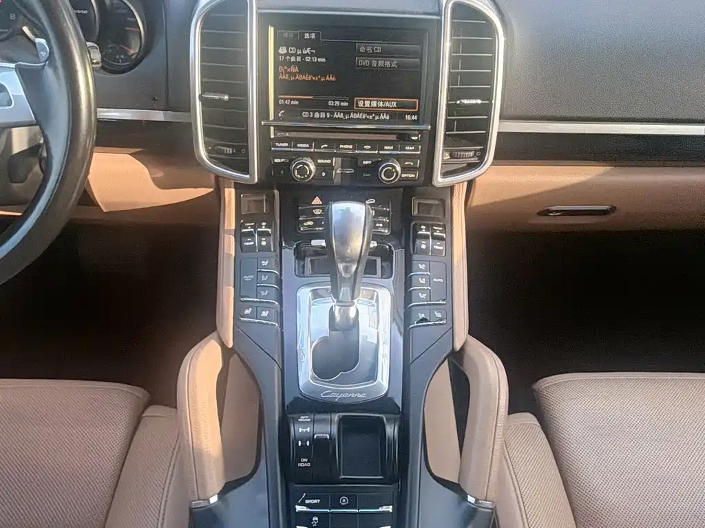 Porsche Cayenne — миниатюра 16