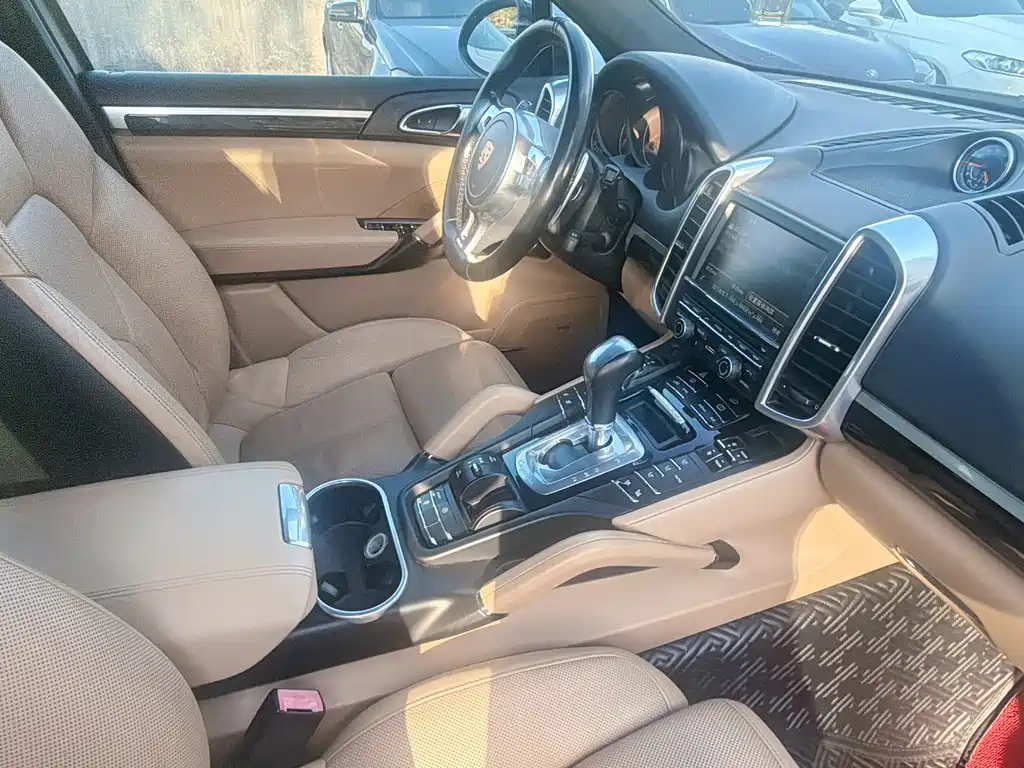 Porsche Cayenne — миниатюра 21