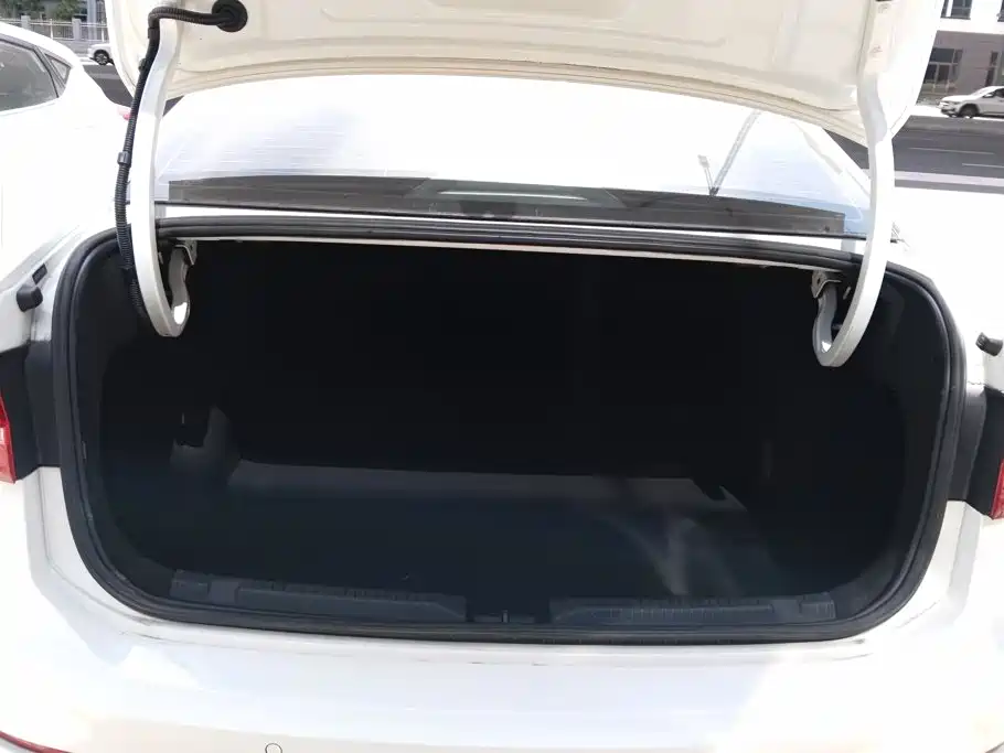 Volkswagen Lavida — миниатюра 4