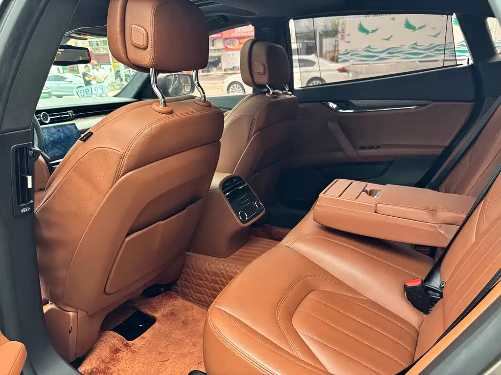 Maserati Quattroporte — миниатюра 6