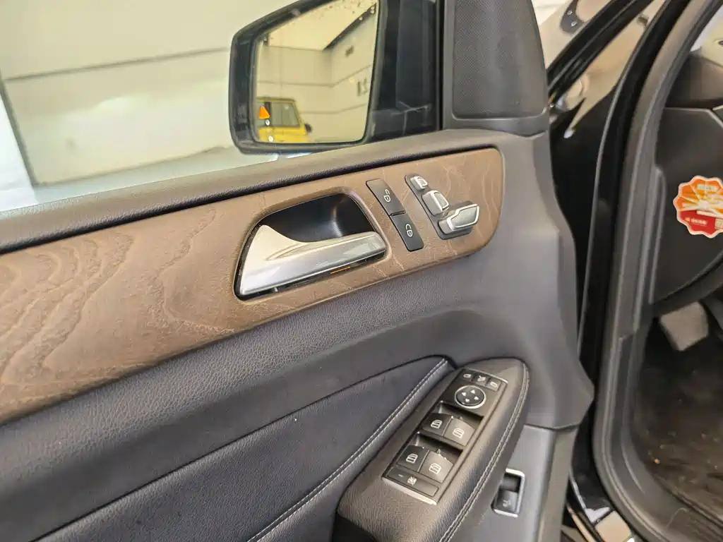 Mercedes-Benz GLE (Import) — миниатюра 10