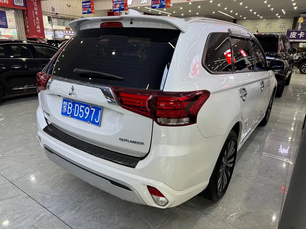 Mitsubishi Outlander — миниатюра 15
