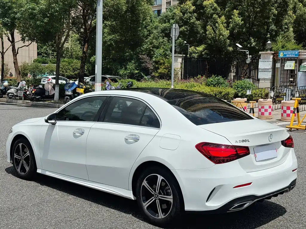 Mercedes-Benz A-Class A 2023 A 200 L Fashion