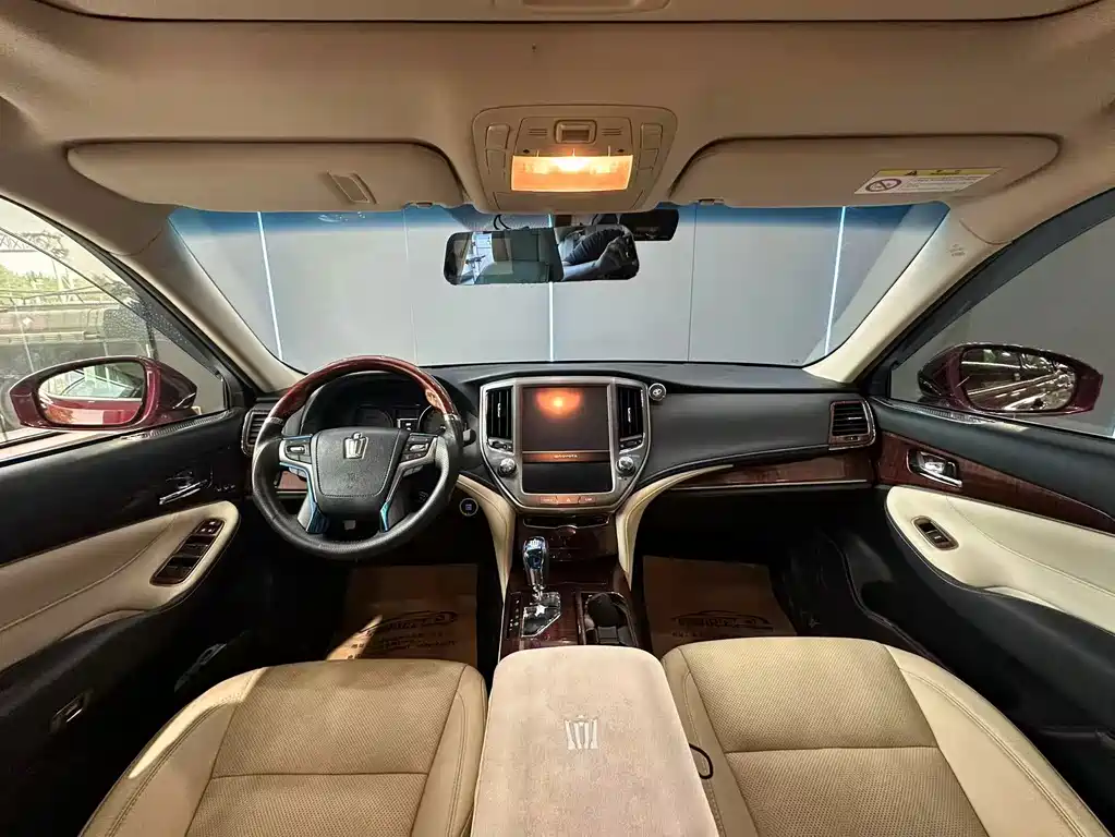 Toyota Crown — миниатюра 9