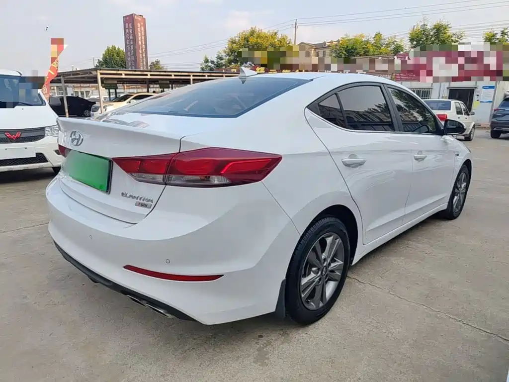 Hyundai Elantra — миниатюра 7