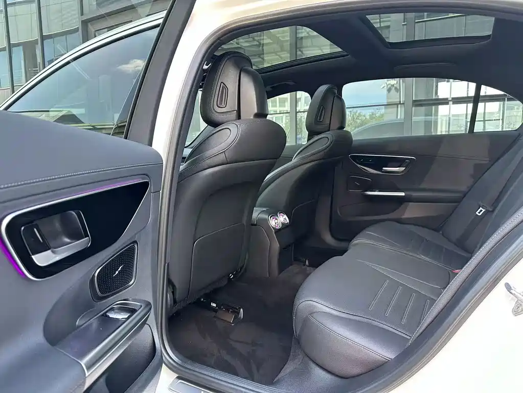 Mercedes-Benz C-Class — миниатюра 6