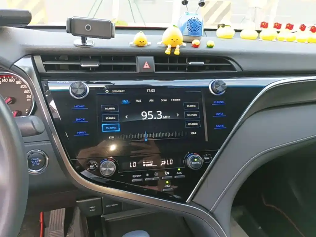 Toyota Camry — миниатюра 13
