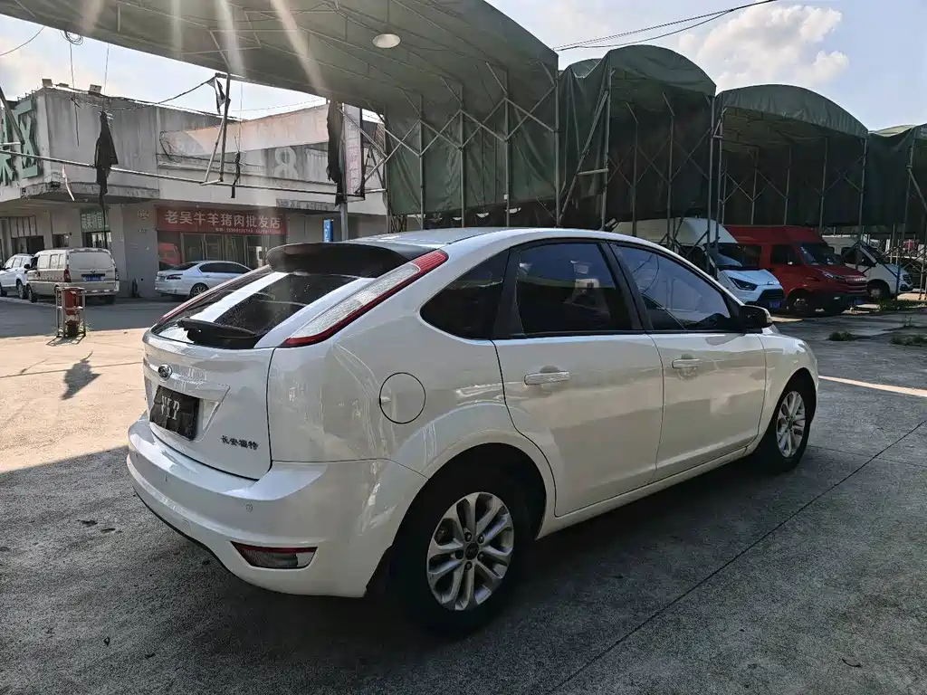 Ford Focus 2013 1.8L AT