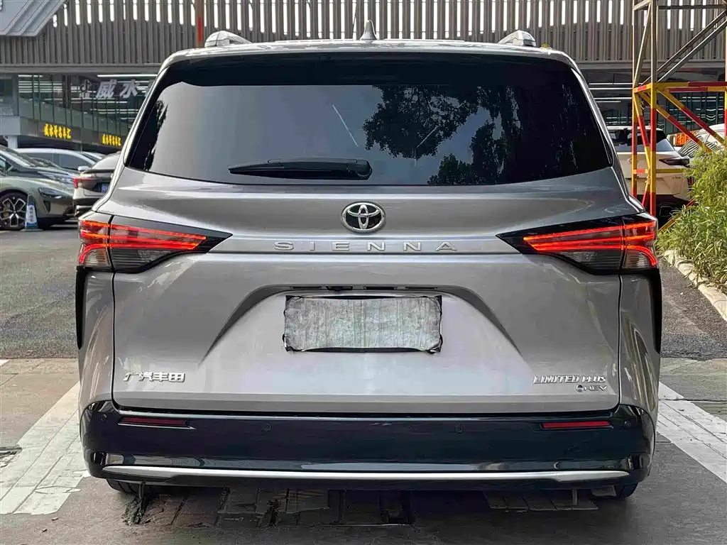 Toyota Sienna — миниатюра 6