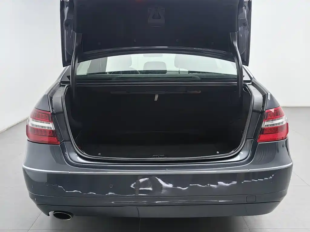Mercedes-Benz E-Class — миниатюра 16