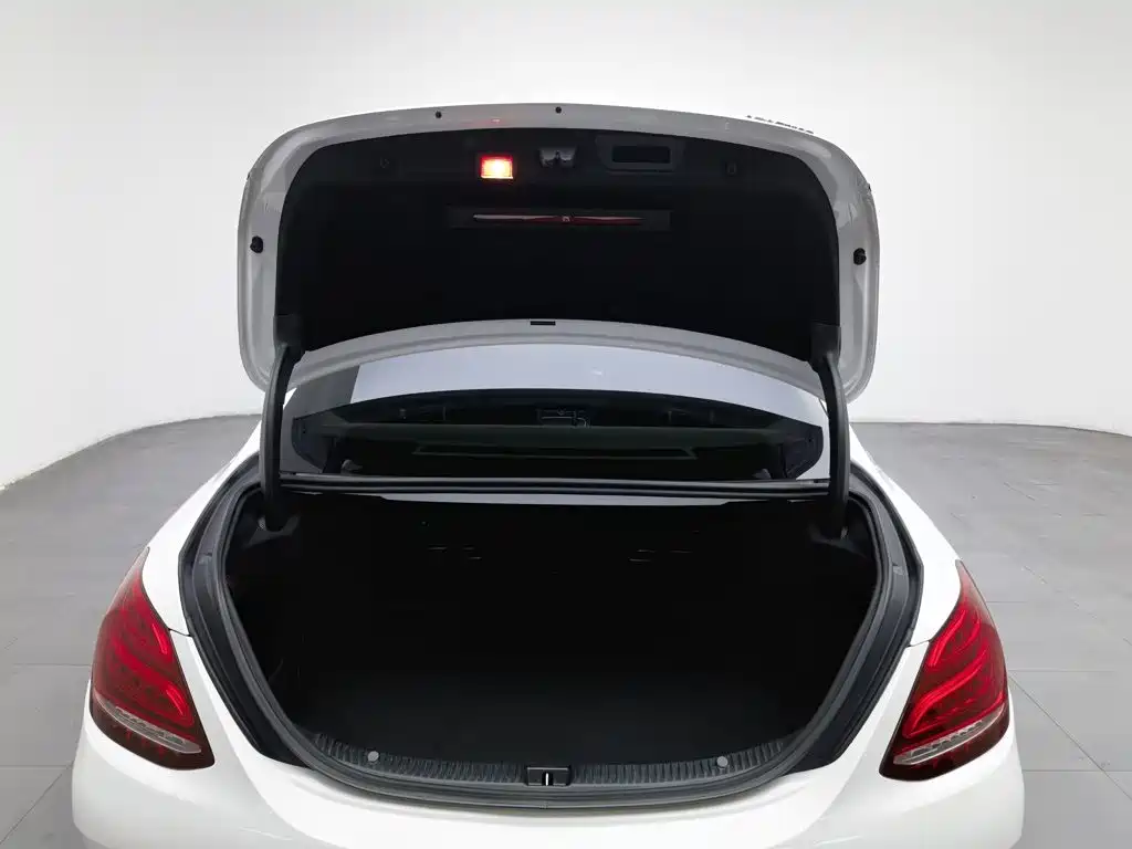 Mercedes-Benz C-Class — миниатюра 16