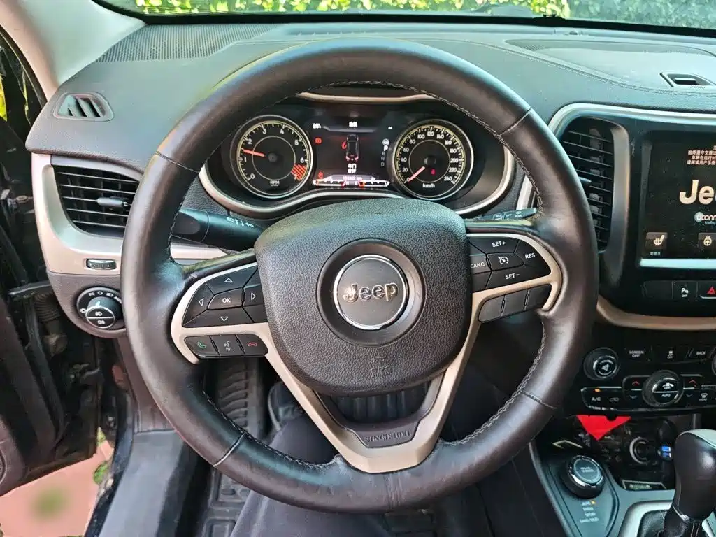 Jeep Cherokee (Import) — миниатюра 11
