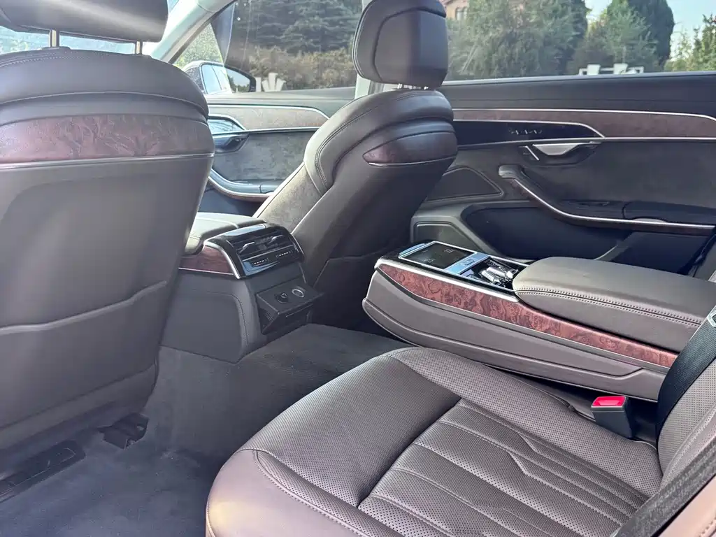 Audi A8 — миниатюра 6