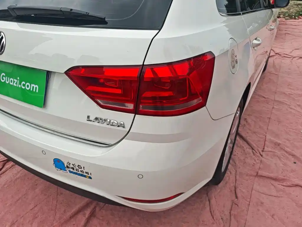 Volkswagen Gran Lavida 2015 1.6L AT Comfort