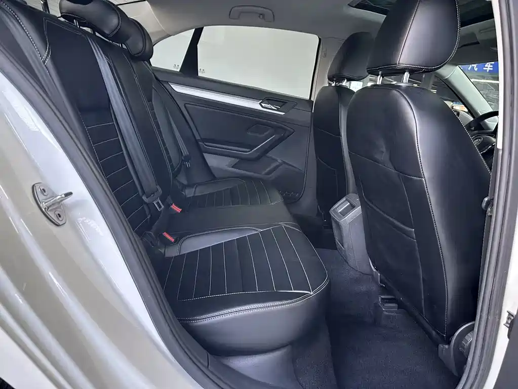 Volkswagen Lamando 2017 230TSI DSG