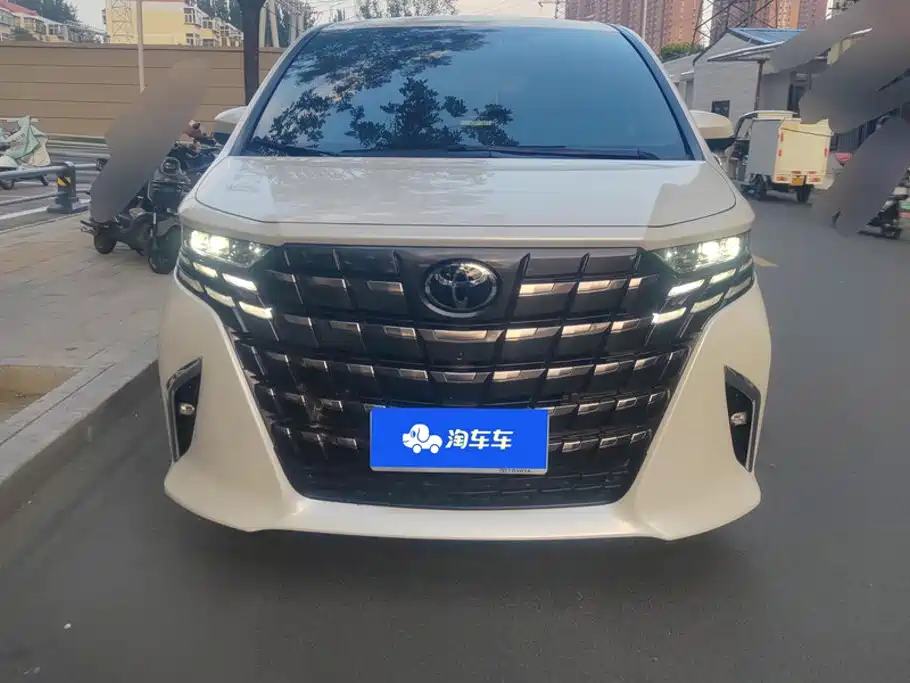 Toyota Alphard — миниатюра 2
