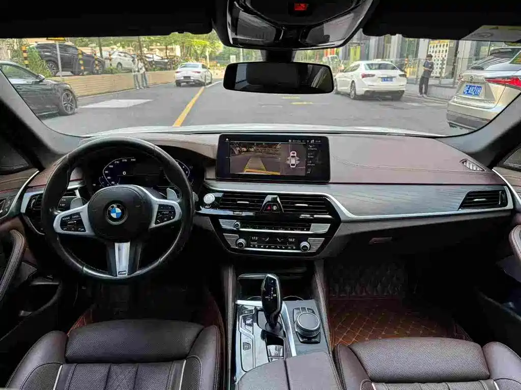 BMW 5 Series — миниатюра 7