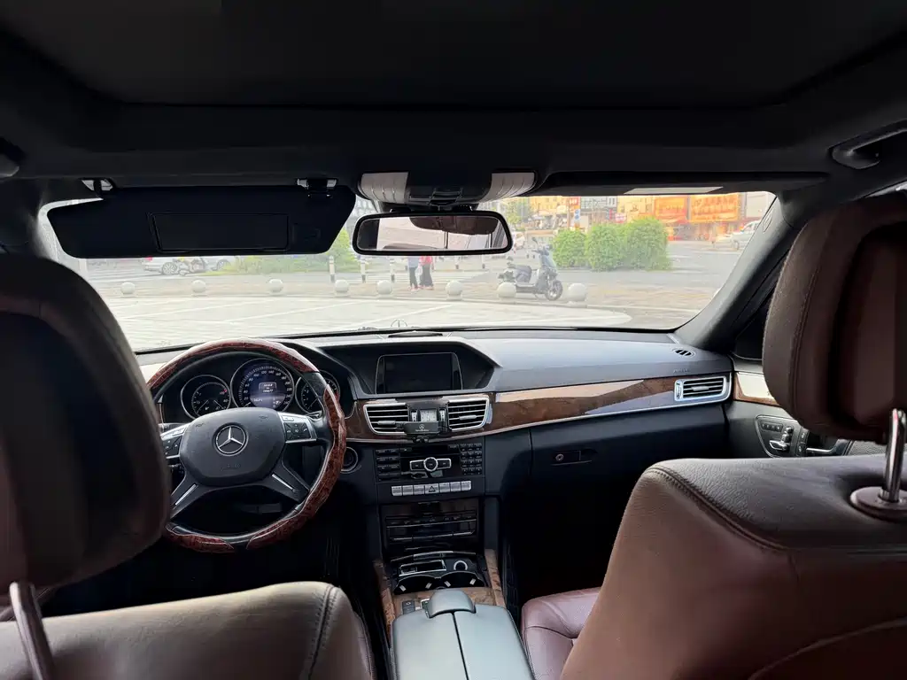 Mercedes-Benz E-Class — миниатюра 9