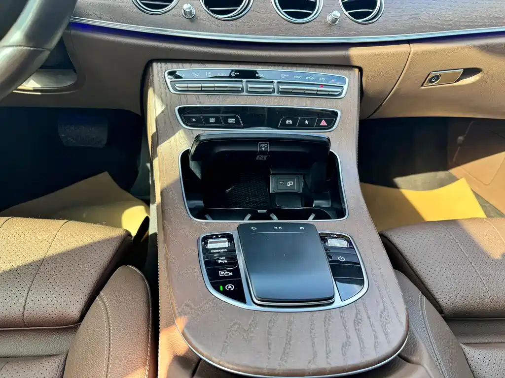 Mercedes-Benz E-Class — миниатюра 7