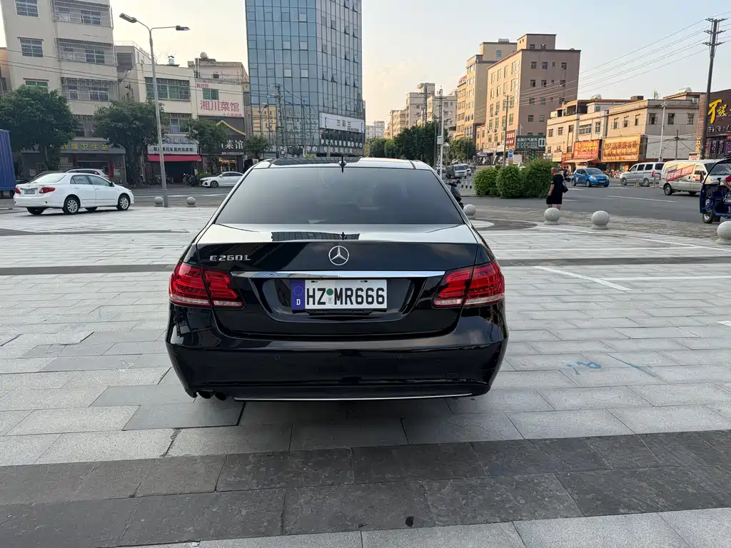 Mercedes-Benz E-Class — миниатюра 5