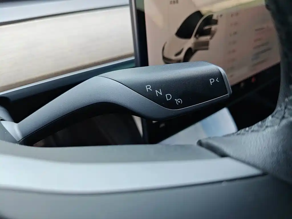 Tesla Model 3 — миниатюра 10