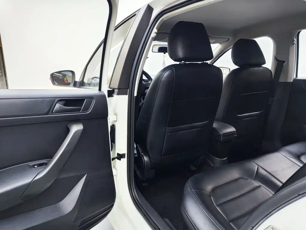 Skoda Rapid — миниатюра 6
