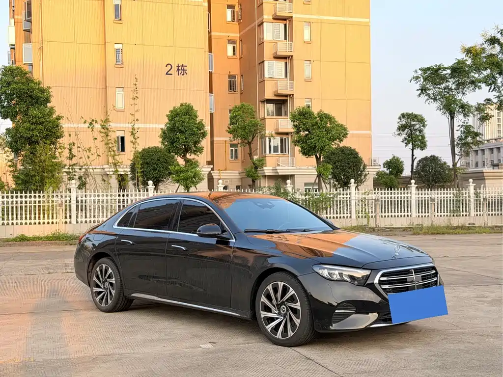 Mercedes-Benz E-Class — миниатюра 3