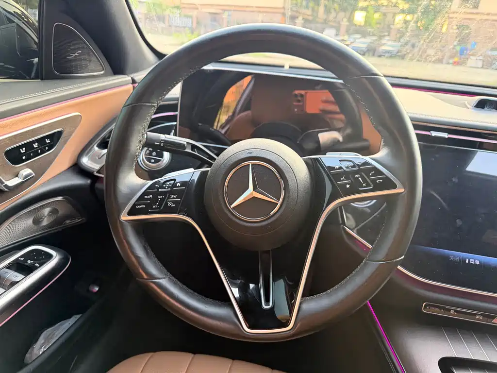 Mercedes-Benz E-Class — миниатюра 9