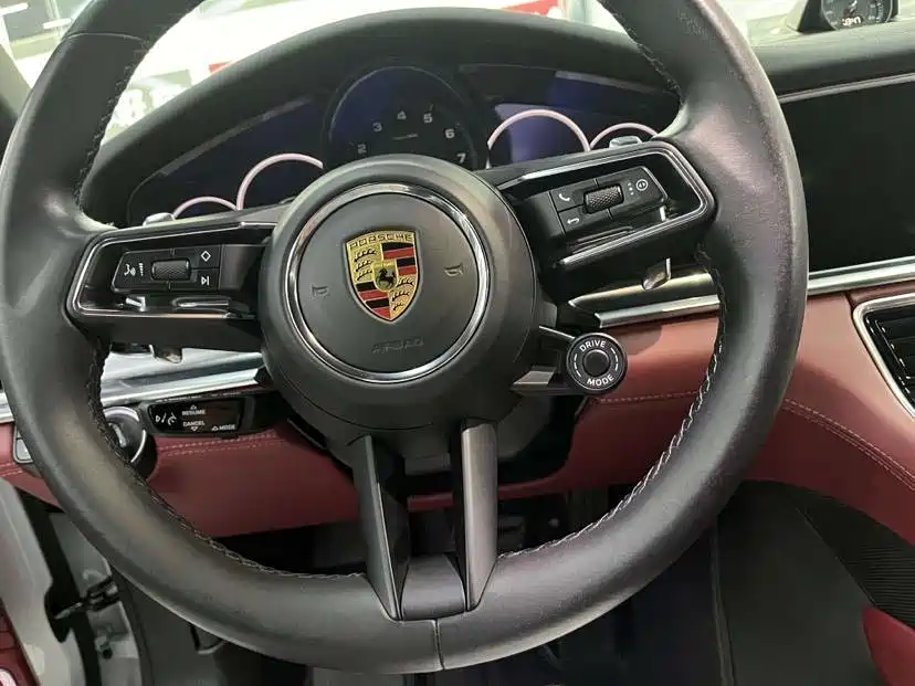 PORSCHE PANAMERA