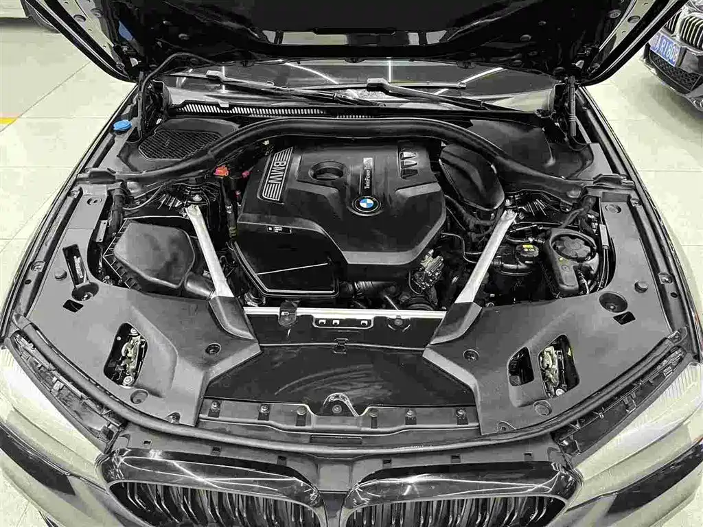 BMW 5 Series — миниатюра 12