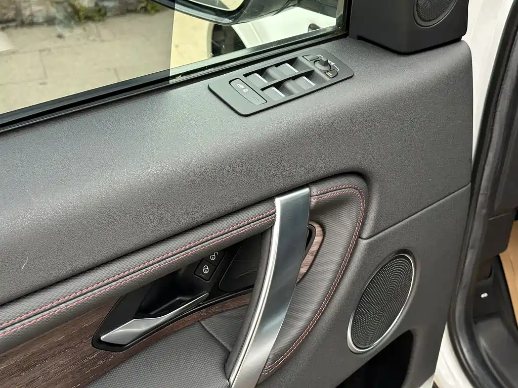 Land Rover Discovery Sport — миниатюра 9
