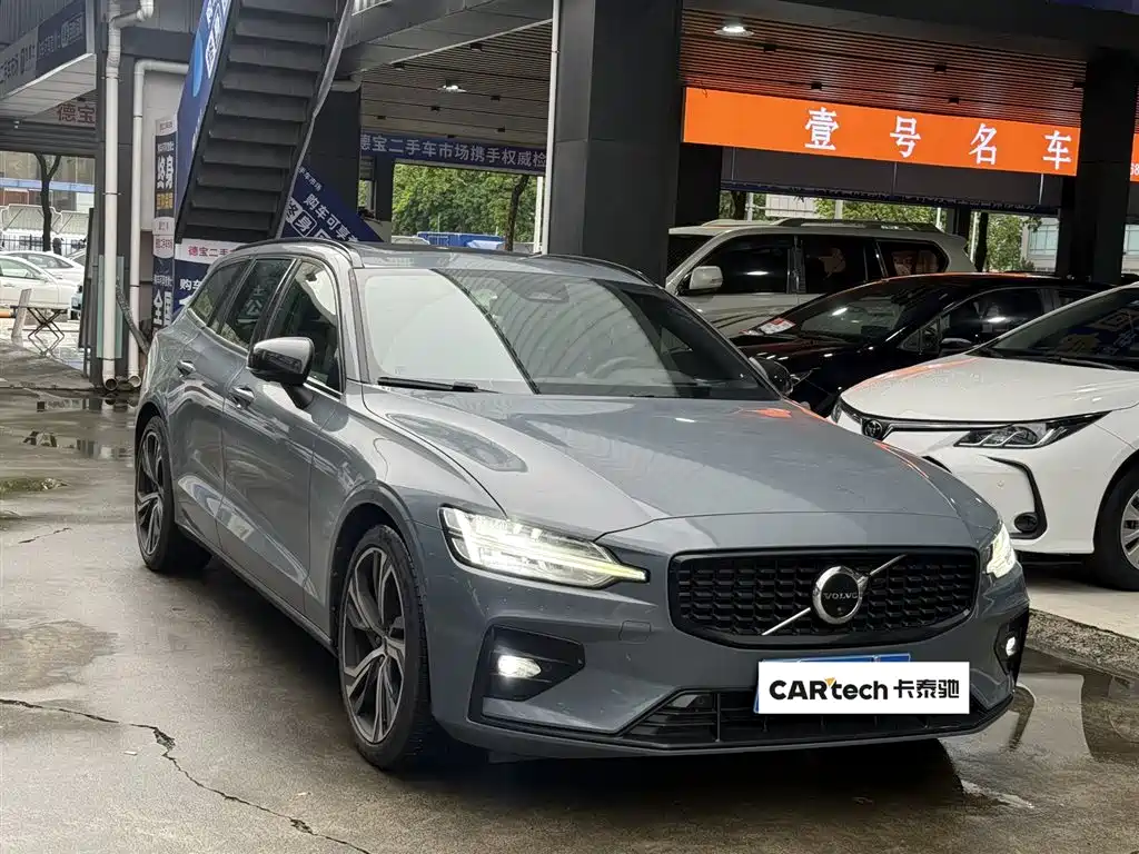 Volvo V60 2023 B5 Sport