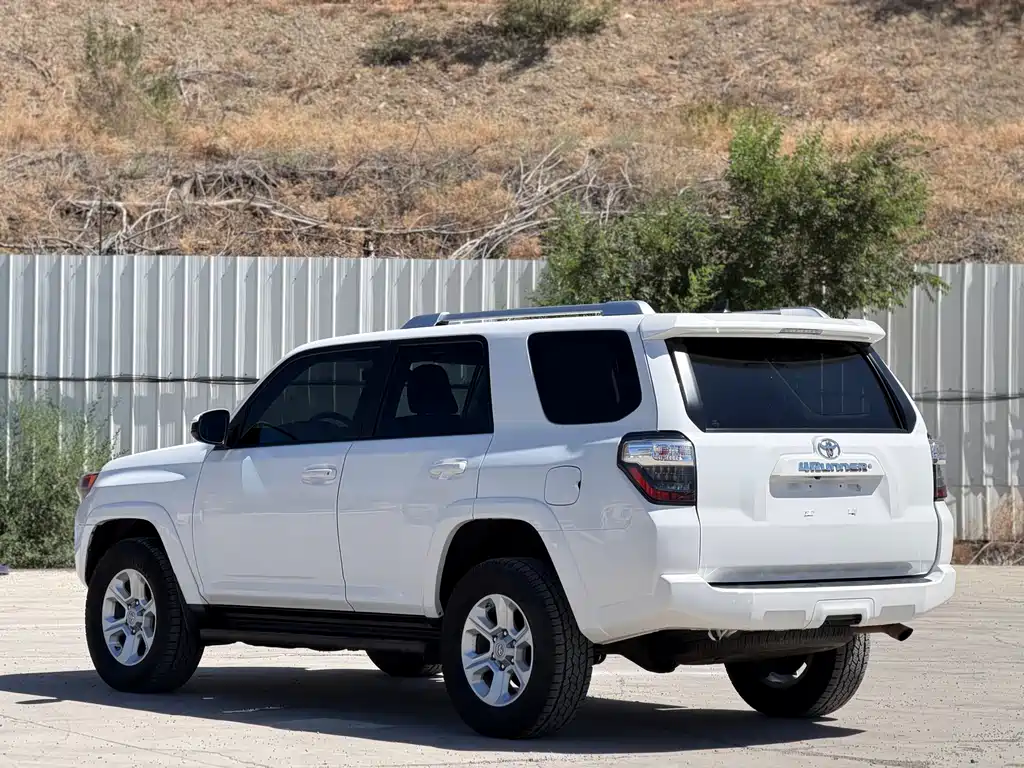 Toyota 4Runner 2016 4.0L AT