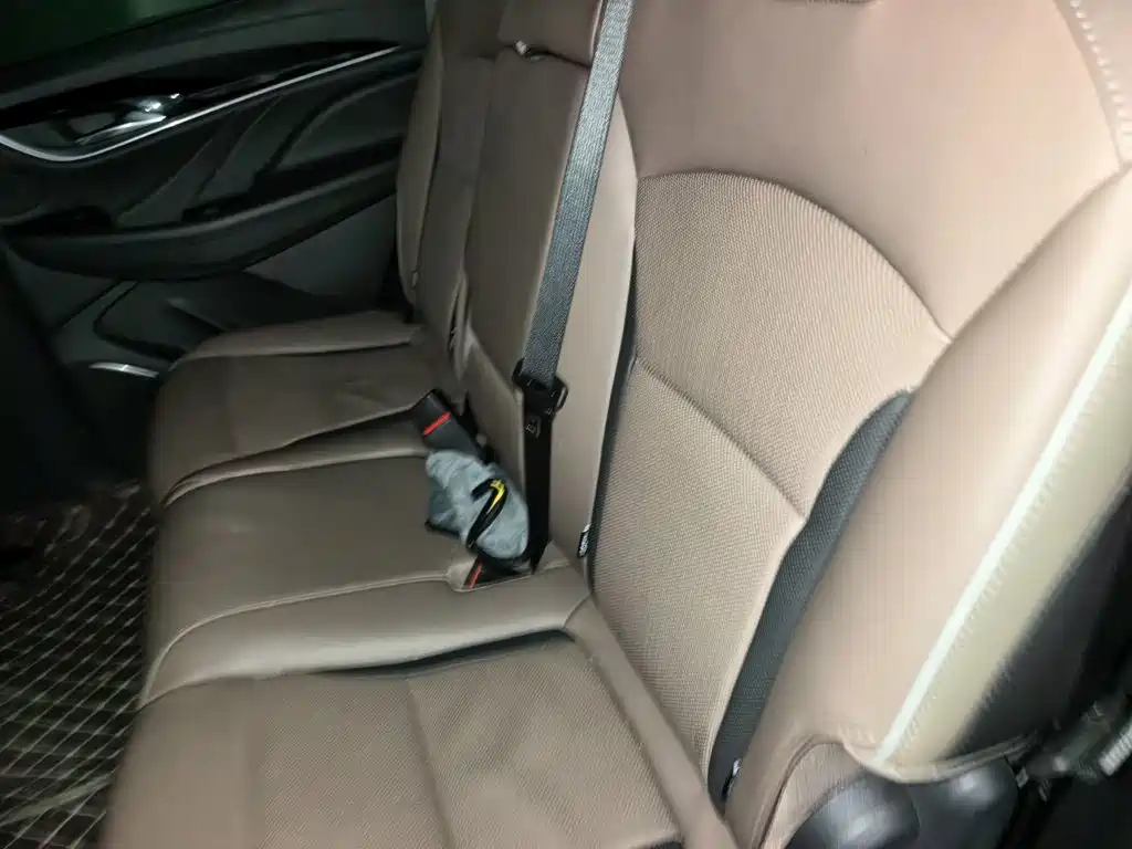 Buick Enclave — миниатюра 18