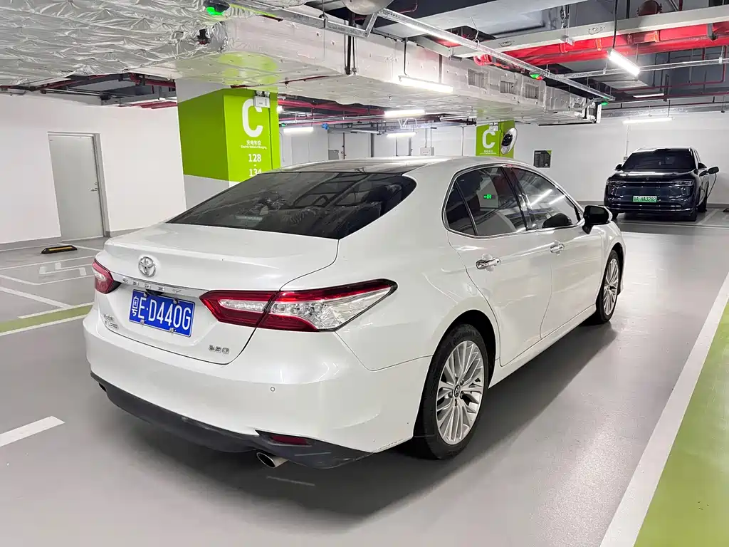Toyota Camry — миниатюра 7